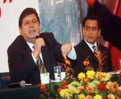 Presidente Alan García y el Ministro José Chang ceremonia inaugural del foro: “Por un Perú Libre de Analfabetismo”