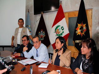 Ministro de Educación Confrencia de Prensa en Arequipa