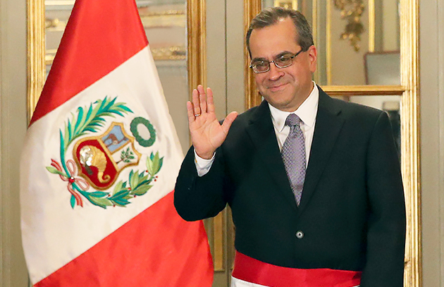 Condecorando a Saavedra – José Alejandro Godoy